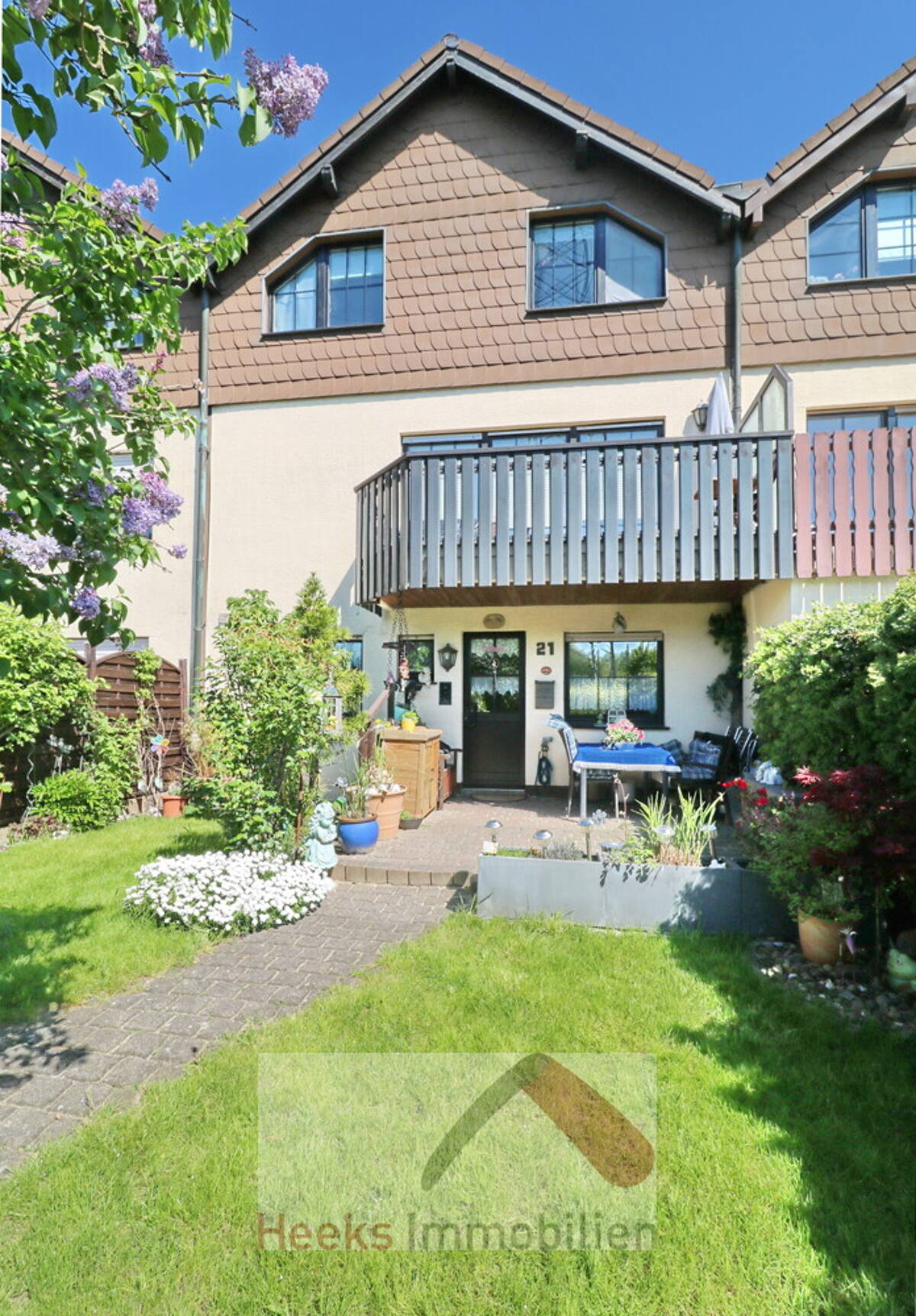 familienfreundlich und ruhig gelegen: 5,5 Zimmer mit Terrasse u Balkon in GE-Feldmark – 45883 Gelsenkirchen – Bild 1 von 9