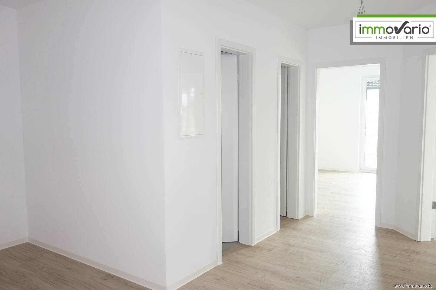 Moderne 4-Raum-Wohnung mit großem Balkon, Fußbodenheizung, Wanne, Dusche, Aufzug, TG-Stellplatz – Magdeburg – Vorschaubild 9