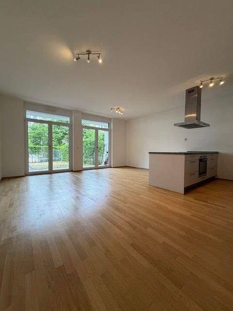 Zentrale Lage: Sehr schöne sonnige, ruhige luxuriöse 3-Zimmer-Wohnung mit 2 Terrassen und Gärten, KFZ-Stellplatz – Nürnberg – Vorschaubild 2