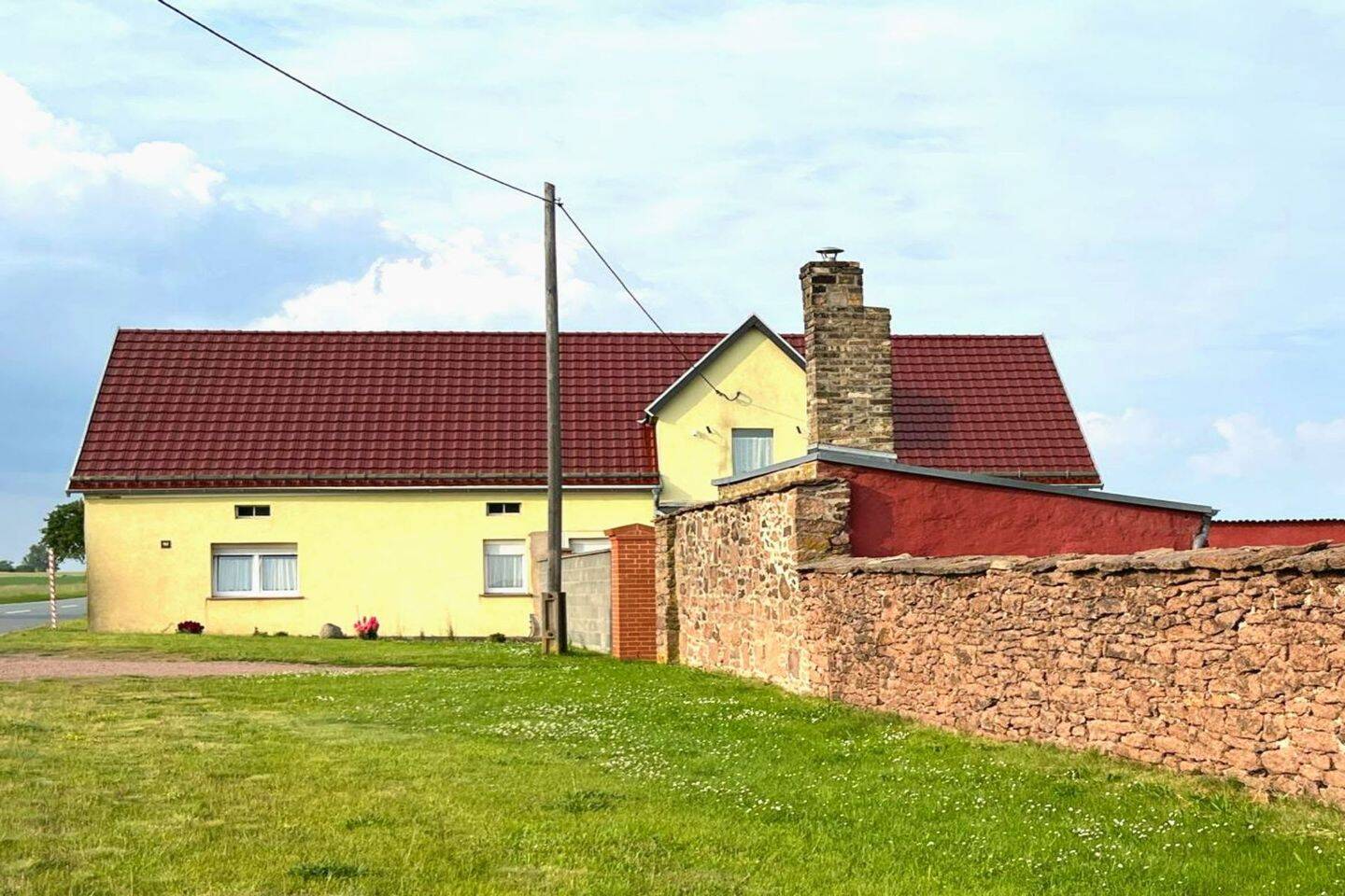 Privatsphäre & viele Möglichkeiten -Haus in Alleinlage mit großem Grundstück zw. Merbitz und Löbejün – Wettin-Löbejün – Bild 1 von 9