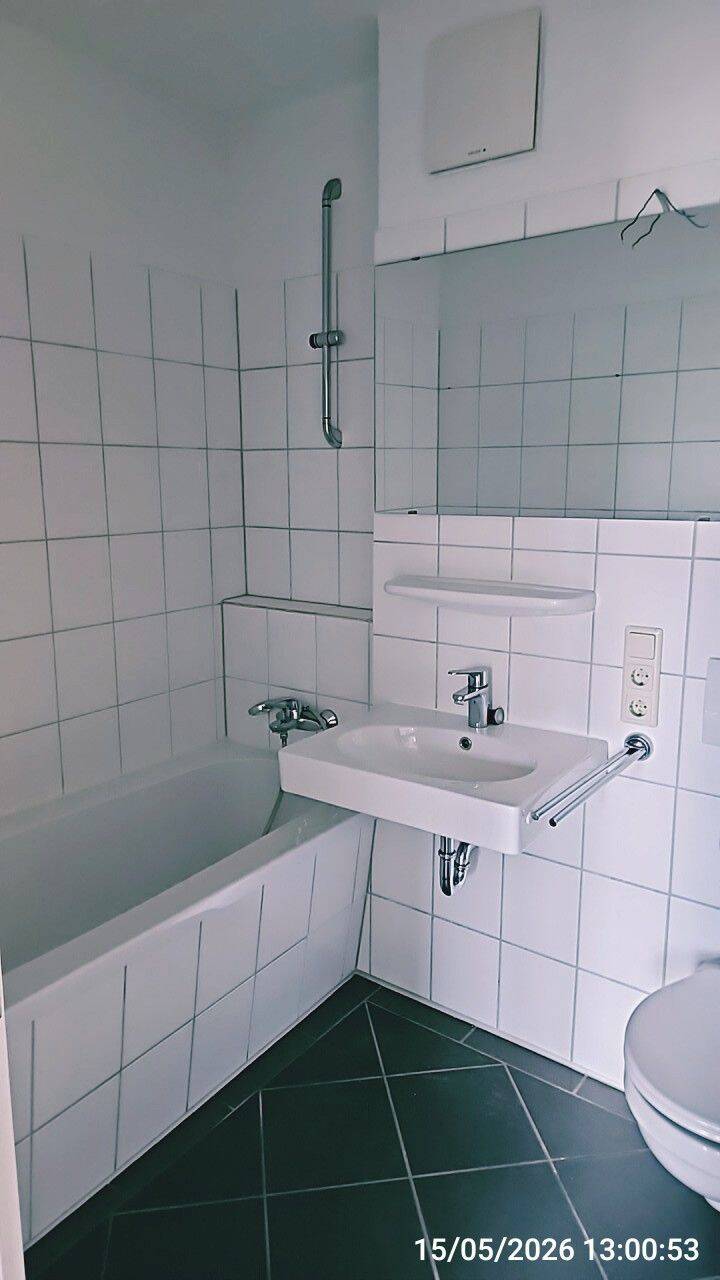 Sonnige, helle 3-Raum-Wohnung mit neuer Einbauküche – Magdeburg – Vorschaubild 8