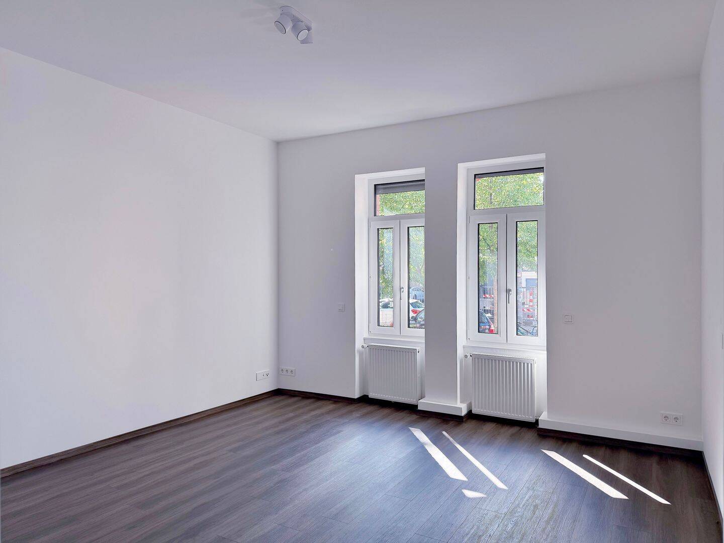 Erstbezug! Sonnige und großzügige 2-Zimmer-Altbauwohnung im Hochparterre. – Karlsruhe – Vorschaubild 3