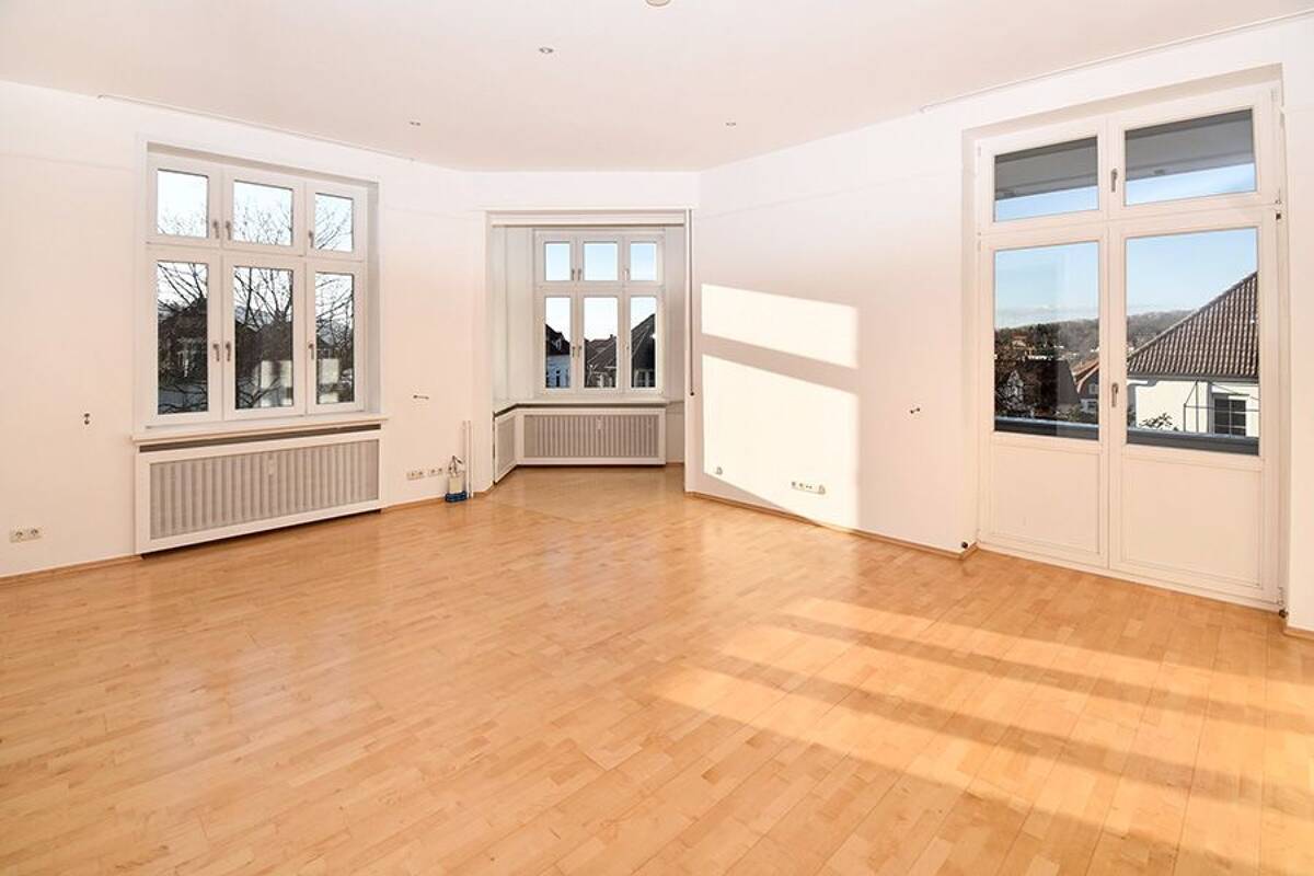 Wunderschöne, lichtdurchflutete 5-Zimmer-Wohnung mit 3 Balkonen in zentrumsnaher Lage! – 38667 Bad Harzburg – Bild 1 von 9
