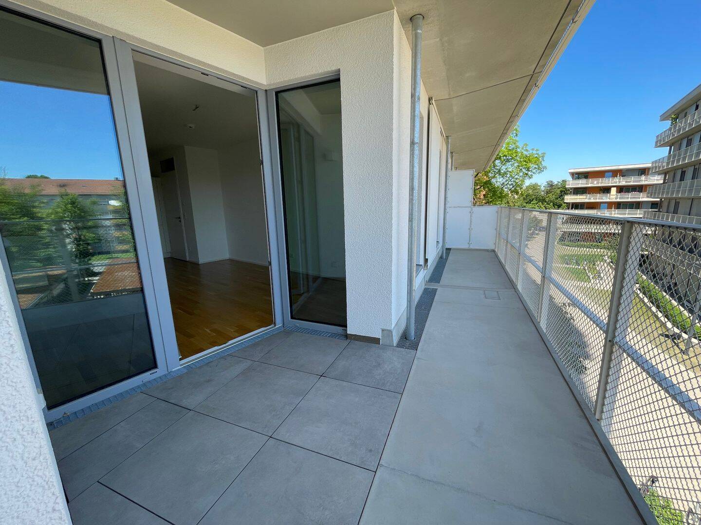 Modern wohnen: Tiefgarage, EBK und ein großer Balkon!