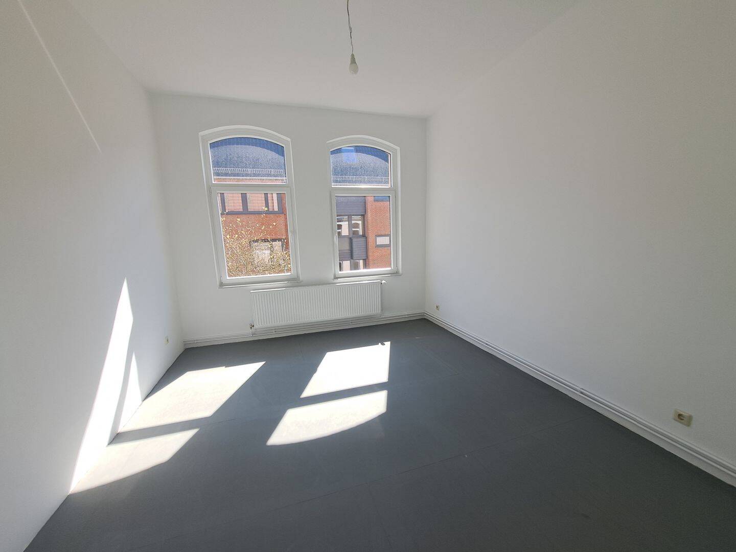 Frisch sanierte 3-Zimmer-Wohnung mit Balkon und Altbaucharme in Bremerhaven-Lehe! – Bremerhaven – Vorschaubild 2