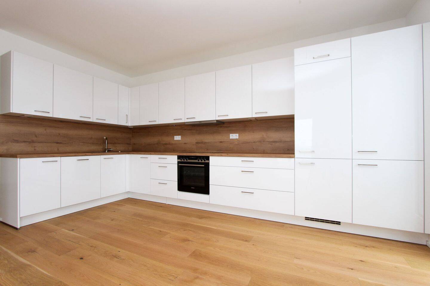 Moderne 3-Zimmer-Wohnung mit Dachterrasse!