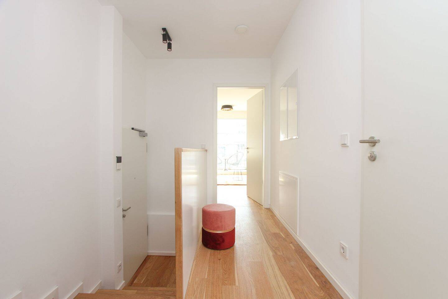 Möblierte 2-Zimmer-Wohnung mit Terrasse und Loggia – München – Vorschaubild 7