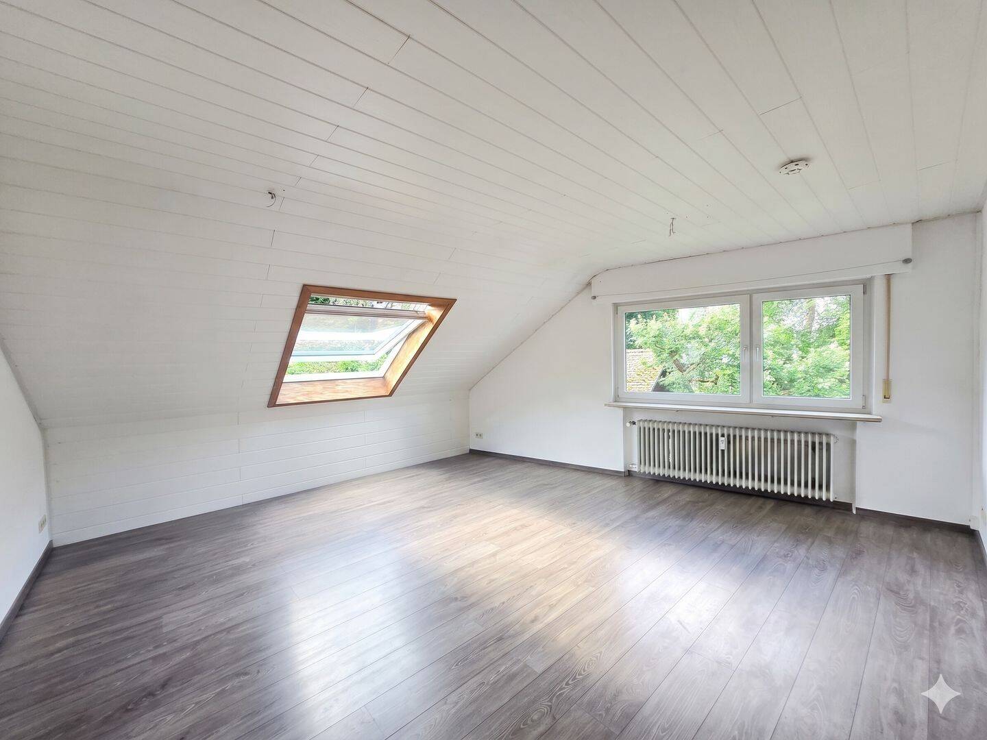 Über den Dächern von Stuttgart-Süd: Gemütliches DG-Juwel mit Balkon und Traumaussicht! – Stuttgart – Vorschaubild 2