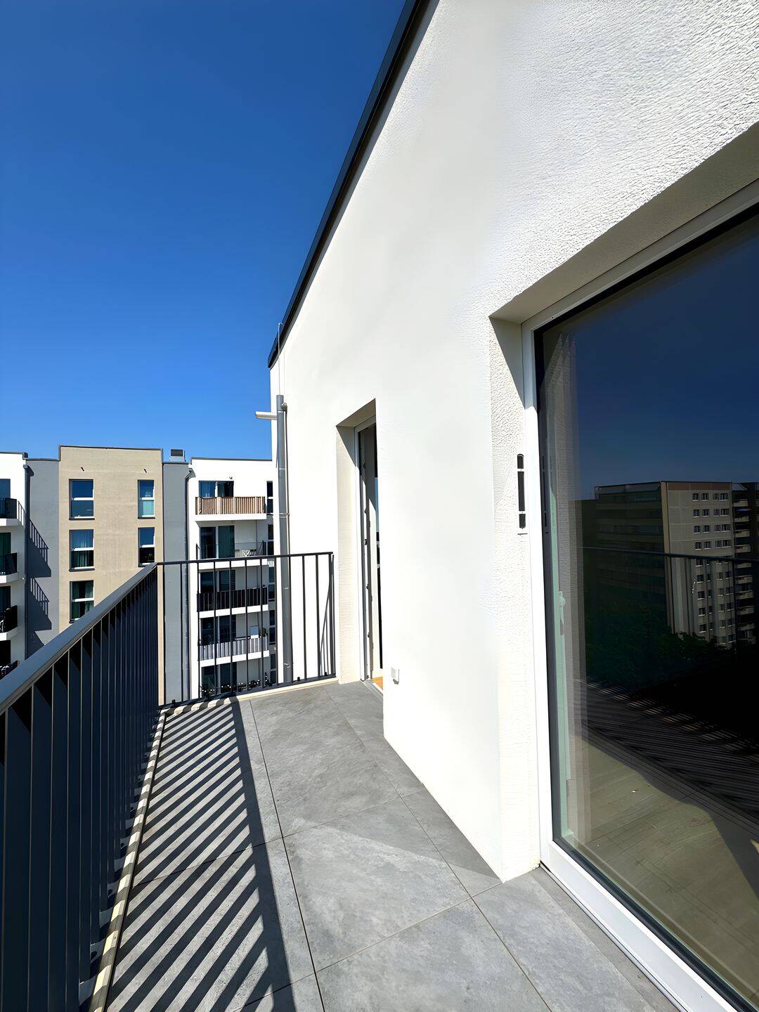 Wunderschöne 4-Zimmer-Wohnung mit großem Balkon und traumhaftem Ausblick – Berlin – Vorschaubild 3