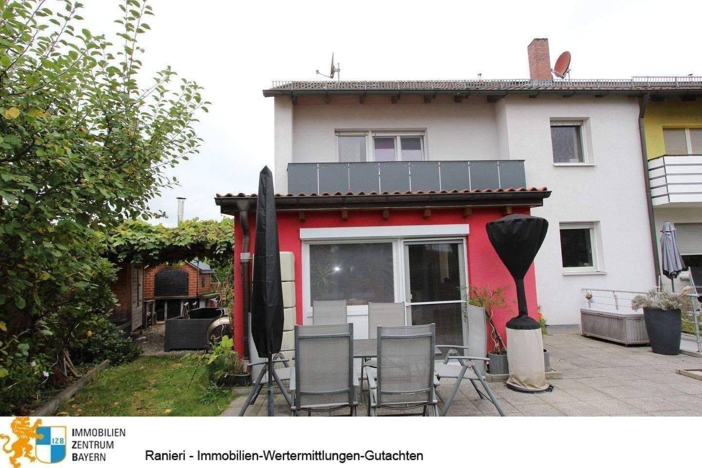 Gepflegtes Reiheneckhaus in Schwaig mit ausgebautem Studio inkl. Garage u.v.m.