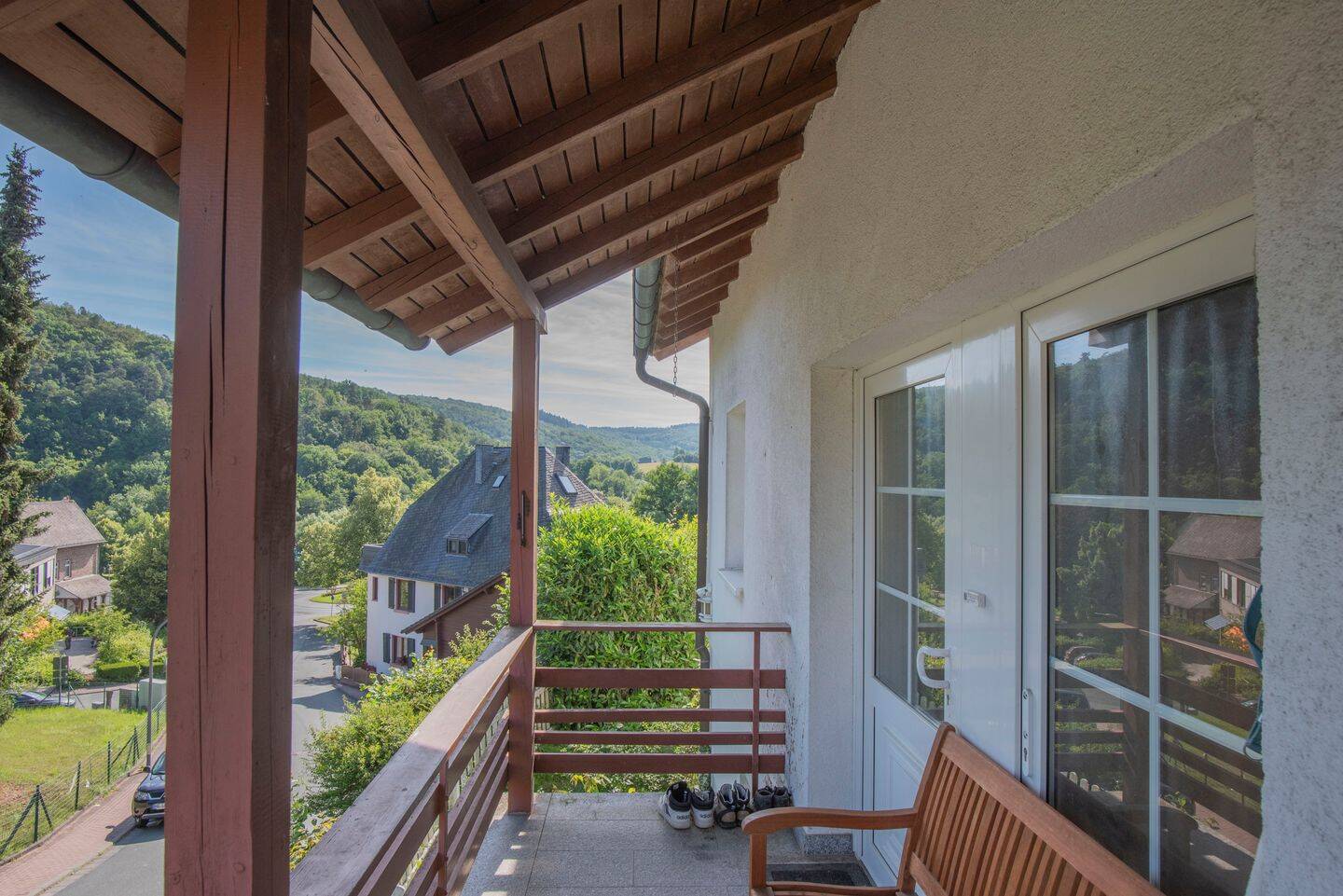 Großes EFH mit ELW (bisher Ferienwohnung) in Aussichtslage von Rod an der Weil. Käuferprovisionsfrei – Weilrod – Vorschaubild 4