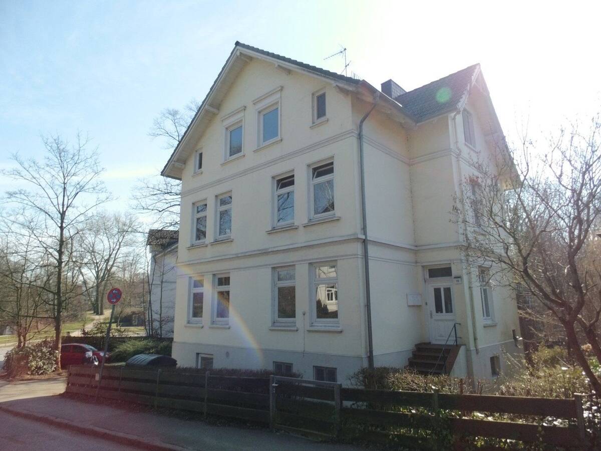 Hochparterre in Jugendstilhaus direkt am Jenischpark mit eigenem Garten von Privat – 22605 Hamburg – Bild 1 von 9