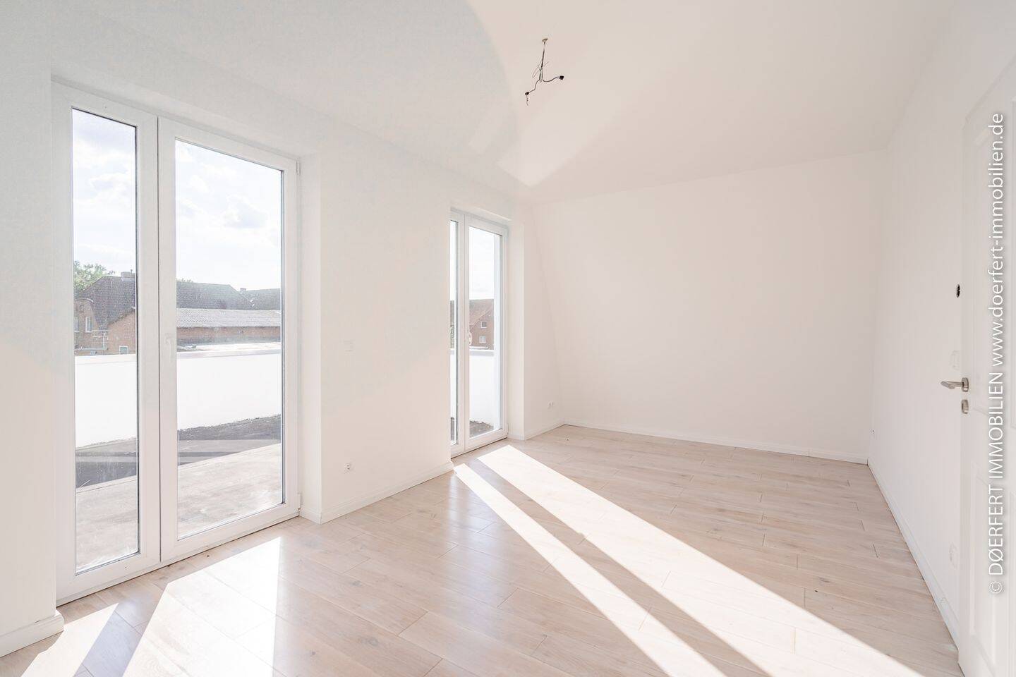 Tespe | Große helle Doppelhaushälfte auf 3 Ebenen mit 2 Balkonen, 1 Terrasse & einmaligem Elbblick – Tespe – Vorschaubild 5