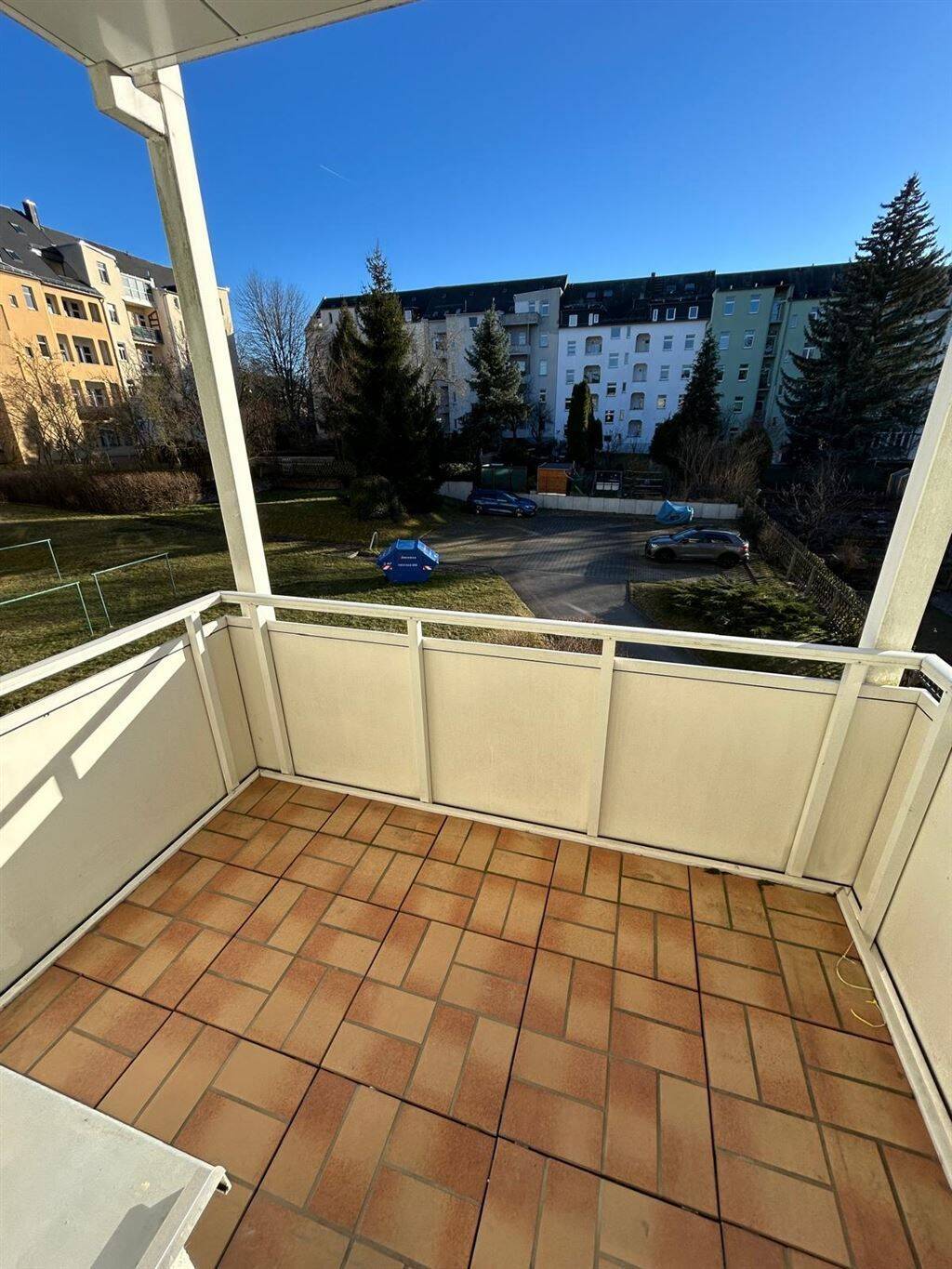 Gemütliche 2-Zimmer mit Balkon, Laminat und Wannenbad in ruhiger Lage