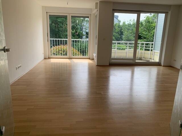 Gepflegte 2-Z.-Komfortwhg. mit Balkon & TG-Stellplatz in Lörick! – Düsseldorf – Vorschaubild 3