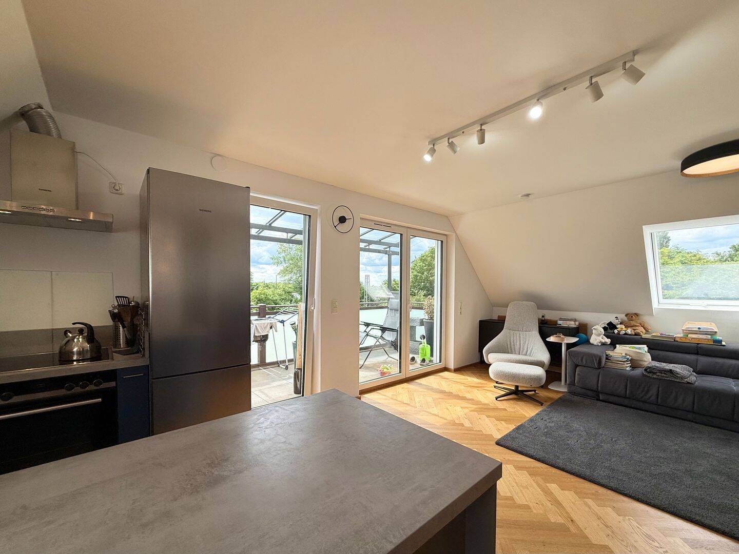 Moderne 3 Zimmer Dachgeschosswohnung in attraktiver Lage von Nürnberg – Nürnberg – Vorschaubild 2