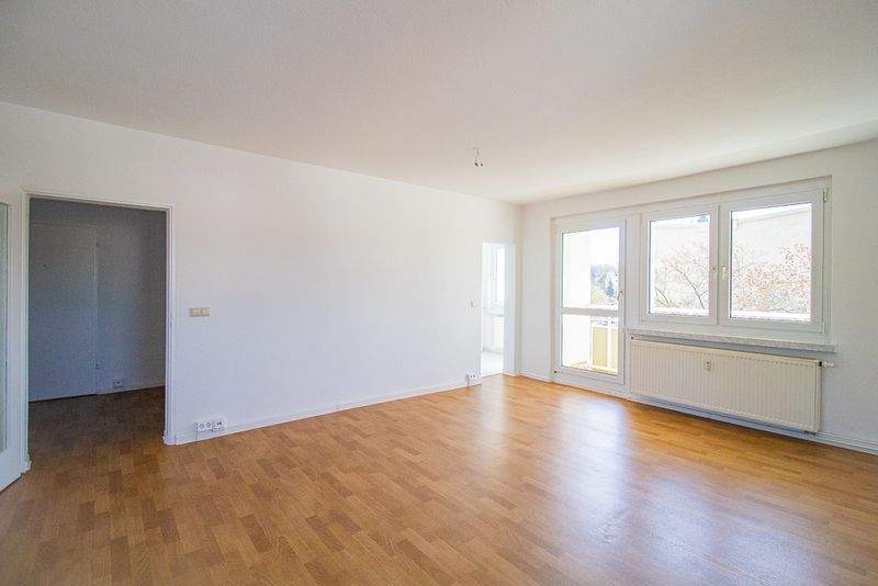 Helle Familienwohnung mit 68 qm + Loggia + PkW- Stellplatz!!! – Chemnitz – Vorschaubild 2