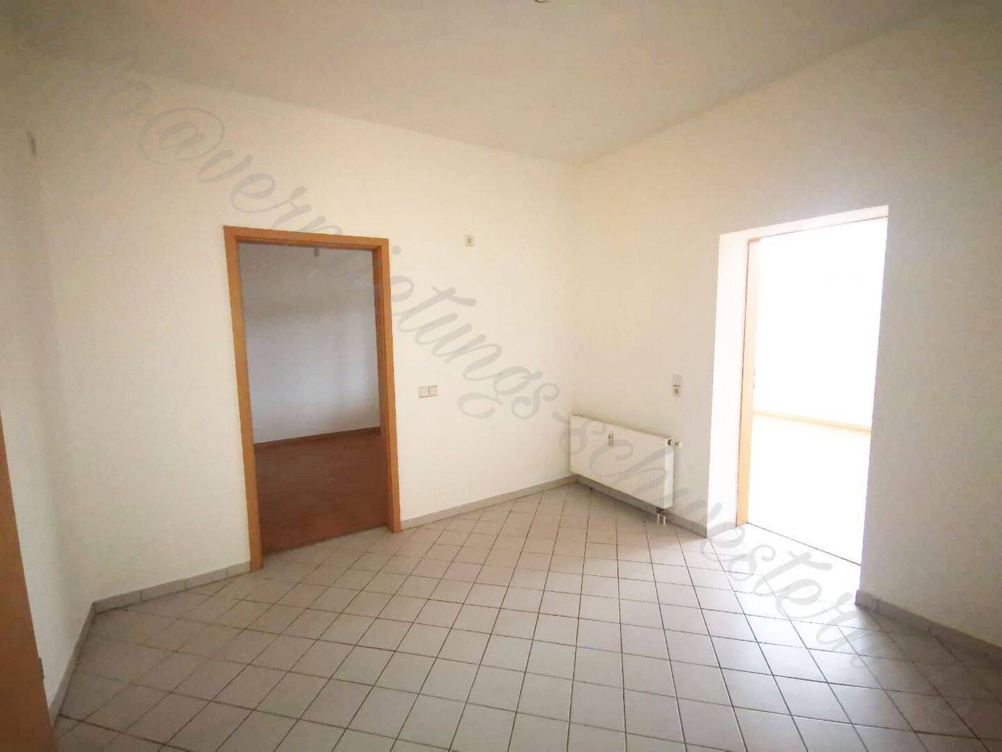3 Zimmer- besonderes geschnittene Altbauwohnung in ruhiger Lage mit viel Platz – Chemnitz – Vorschaubild 3