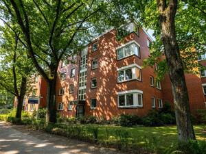 Zentral in Rissen: 3- Zi.-Wohnung im Hochparterre mit Loggia & Tiefgarage | GLADIGAU – 22559 Hamburg – Vorschaubild 1