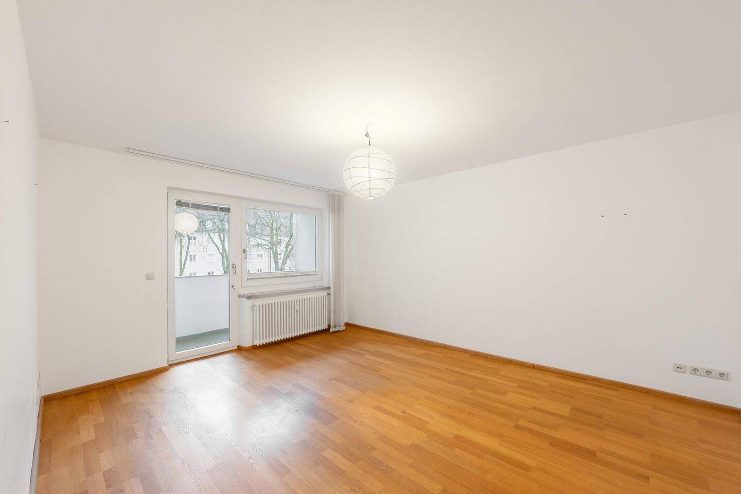 2-Zimmer Wohnung Nähe Nymphenburger Kanal. WG-geeignet. – München – Vorschaubild 2