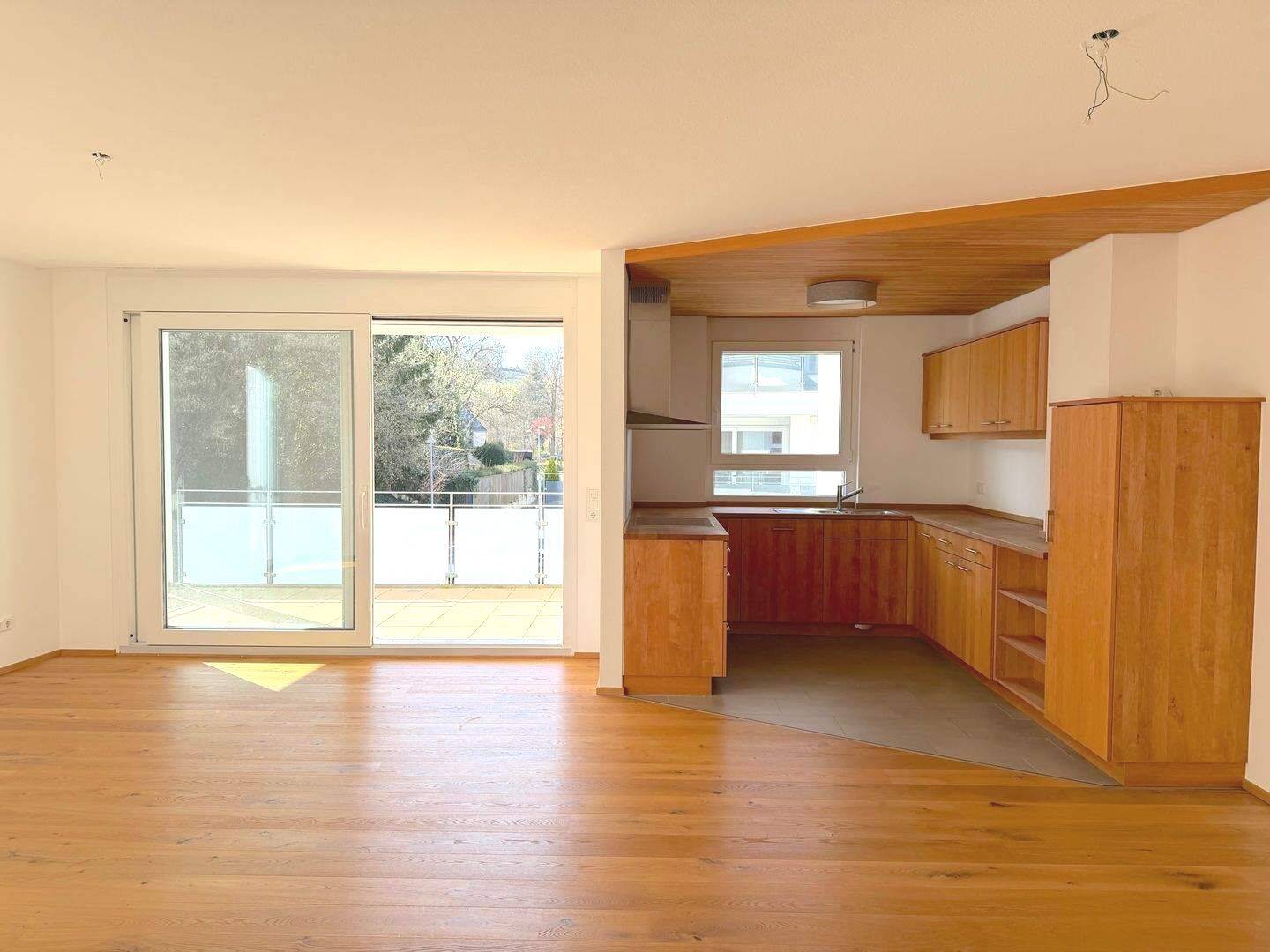 Exklusive 4-Zimmer Wohnung mit EBK + TG-Stpl. im Freiburg Osten – Freiburg im Breisgau – Vorschaubild 2
