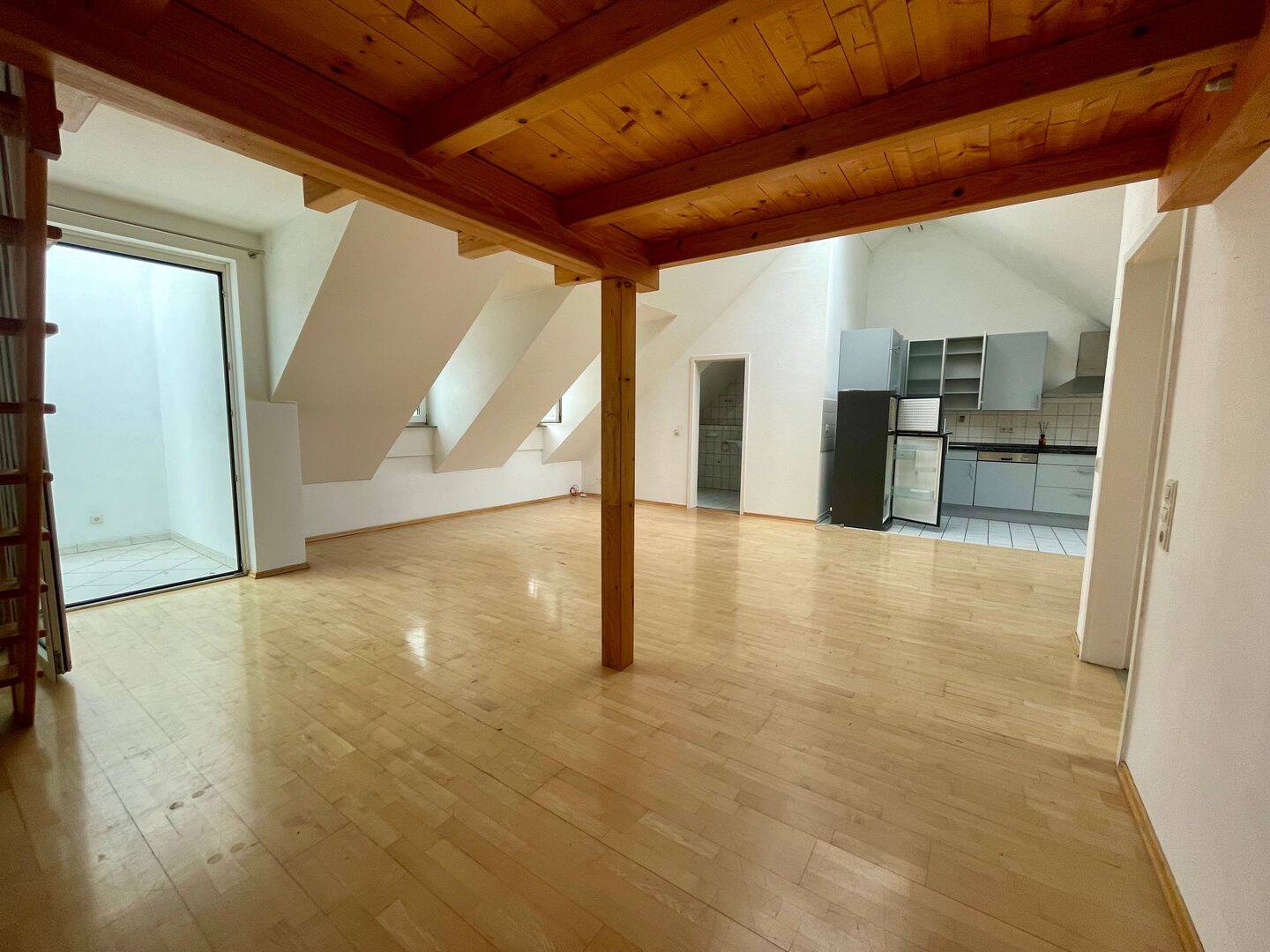 Zentrale 1-Zimmer-Wohnung mit Küche und Tiefgaragenstellplatz | Schmidt & Co. Immobilien – Darmstadt – Vorschaubild 4