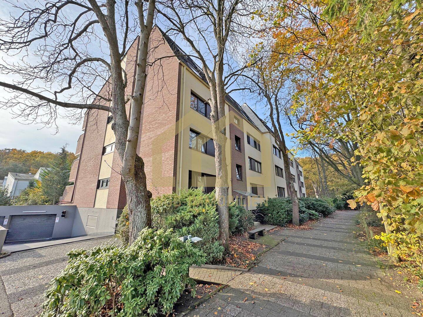 Parkallee / Sanierte 3-Zimmer-Wohnung mit Sonnenbalkon & Tiefgaragenstellplatz – Bremen – Vorschaubild 2