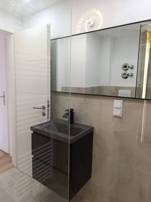 1-Zi-Whg mit großem Balkon, Zentral in Eschborn, vollständig modernisiert, Einzelgarage optional – 65760 Eschborn – Vorschaubild 3