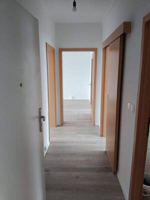 Schöne 3-Zimmer-Wohnung mit Balkon in Görlitz (Weinhübel) – 2827 Görlitz – Vorschaubild 1