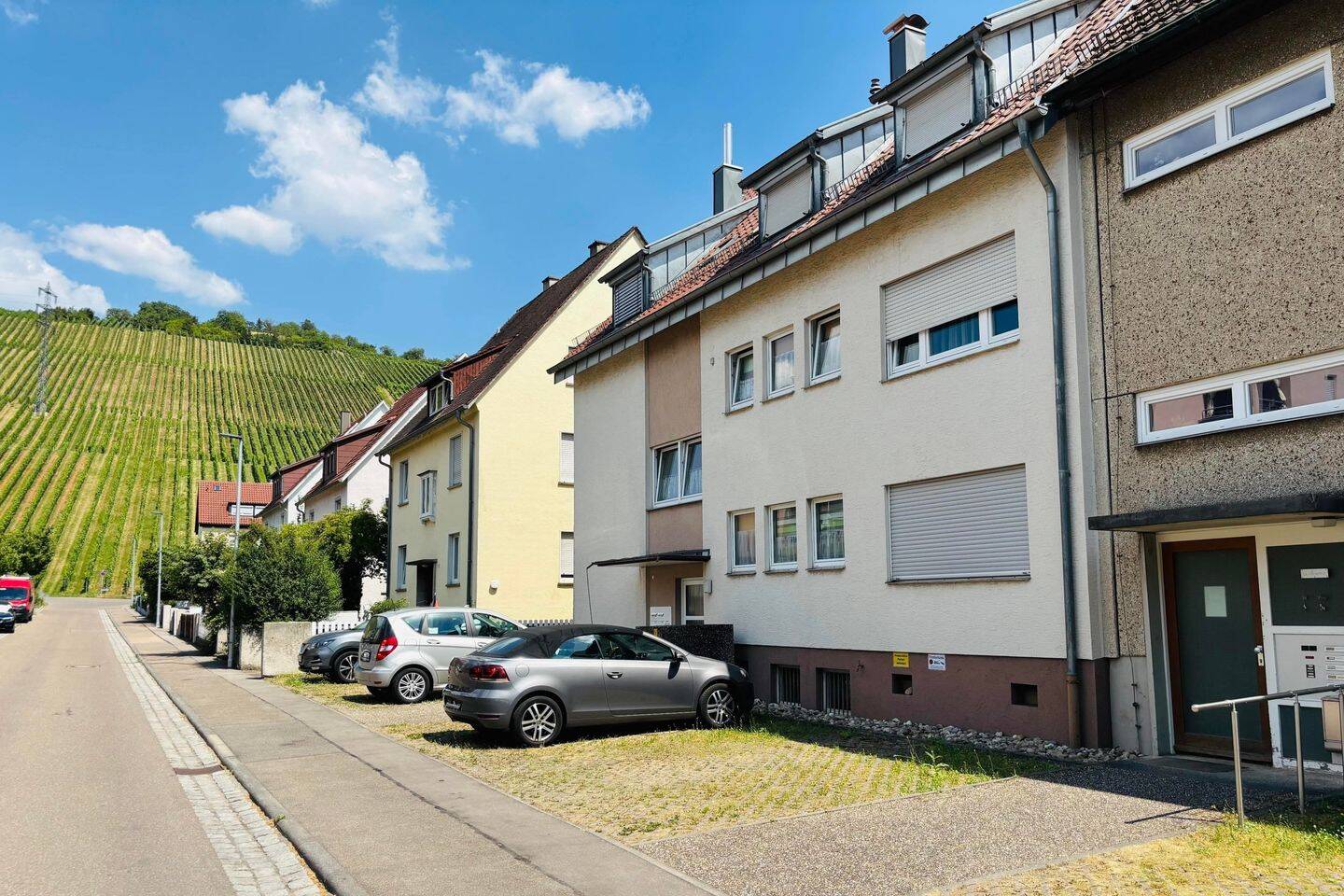 Gepflegte 2-Zimmer-Dachgeschoss mit Außenstellplatz in Stuttgart-Obertürkheim – Stuttgart – Vorschaubild 2