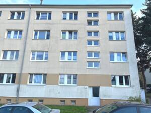 Frisch renovierte 2-Raum Wohnung mit optimaler Bahnanbindung