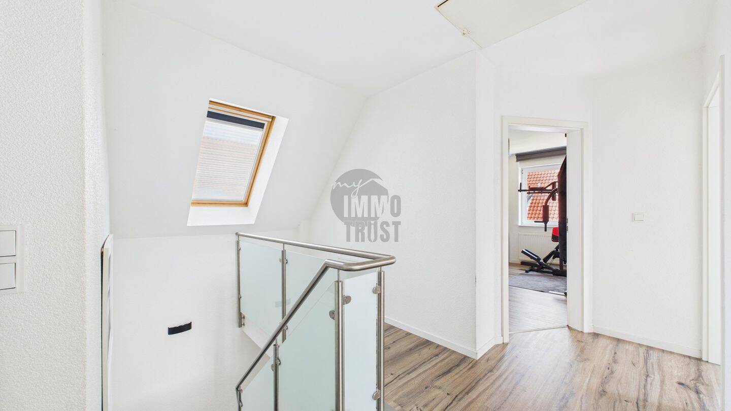 Stilvolles Einfamilienhaus mit Kamin, Fußbodenheizung und sonnigem Garten - ideal für Familien – Hannover – Vorschaubild 7