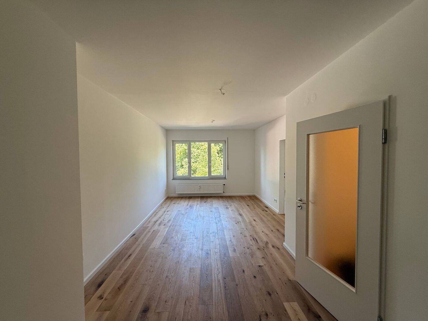 Trier Bernhardstraße | 2 ZKB | Erstbezug nach Sanierung | Neues Bad & neue Küche | Neue Bodenbeläge I TG-Stellplatz | Aufzug | Abstellraum – Trier – Vorschaubild 8