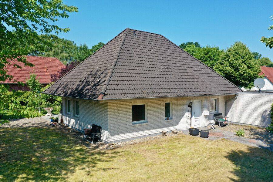 Gemütliches Einfamilienhaus mit Kamin, Terrasse und viel Potenzial in ruhiger Lage