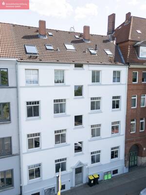 Gepflegt mit Balkon und bevorzugter Infrastruktur!