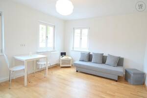 Stilvolle, modern möblierte 2-Zimmer-Wohnung mit W-LAN in Burgfarrnbach bei Nürnberg