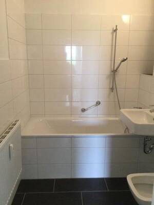 Sofortbezug in sanierte Wohnung möglich! – 1257 Dresden – Vorschaubild 6