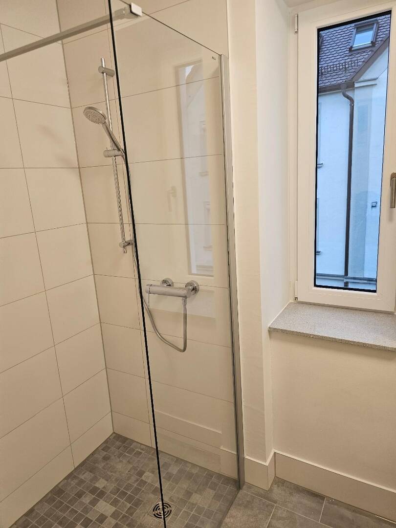 Wir haben ein WG- Zimmer in einer 5er WG frei! Wohnen für Menschen zwischen 18 und 27 Jahren – Augsburg – Vorschaubild 4