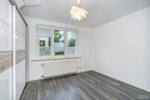 Bezugsfrei: Helle, ruhig gelegene 3-Zimmer-Erdgeschosswohnung mit schöner Terrasse & Gartenzugang – 12524 Berlin – Vorschaubild 4