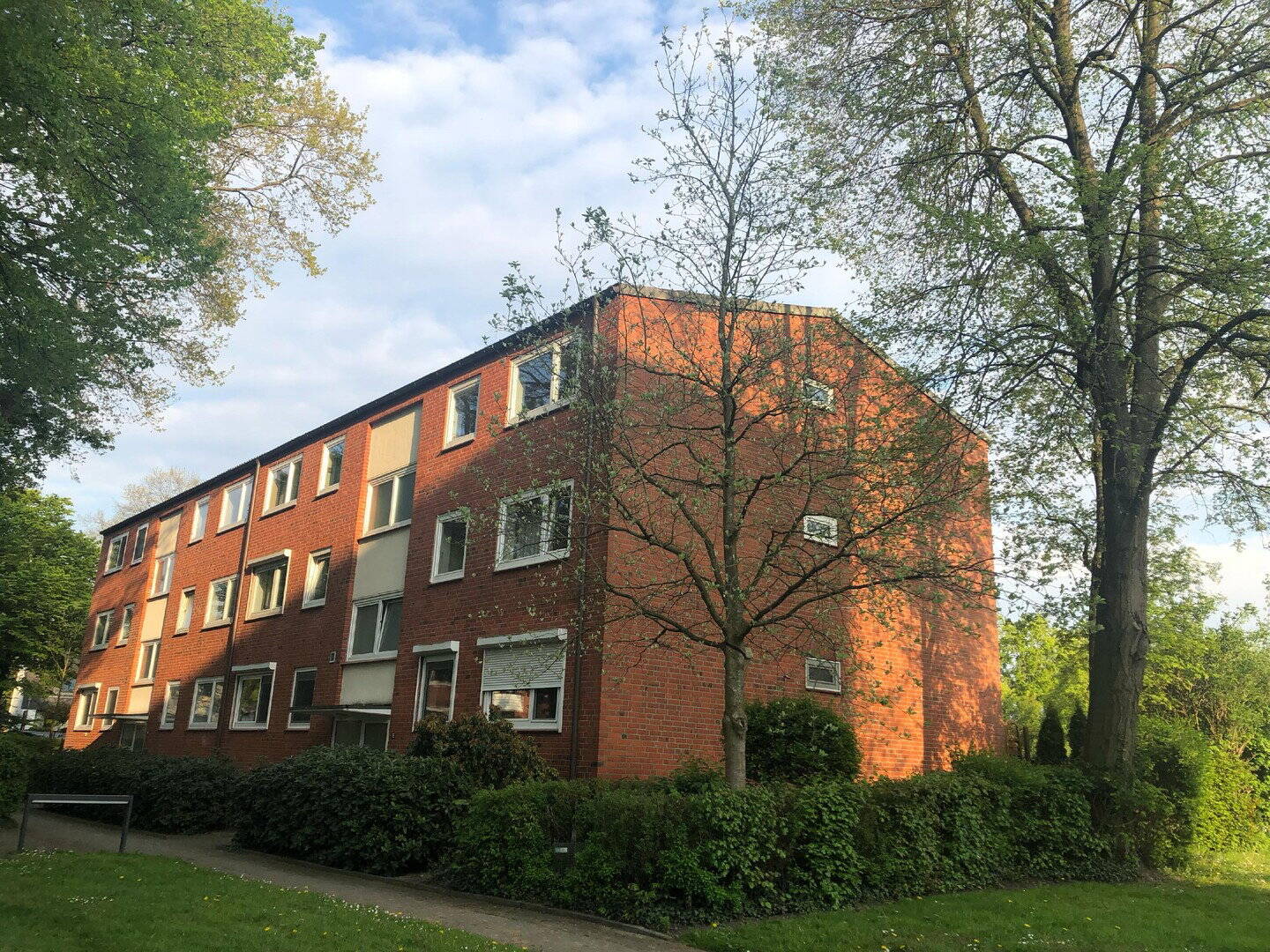 Von privat: Sonnige, ruhige 2,5 Zimmer-Wohnung im familienfreundlichen Hamburger Stadtteil Niendorf