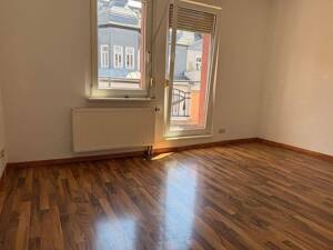 Bezugsfreie 3-Zimmer Wohnung in Jena-West mit zwei Balkonen - WG-geeignet. – 7743 Jena – Vorschaubild 3