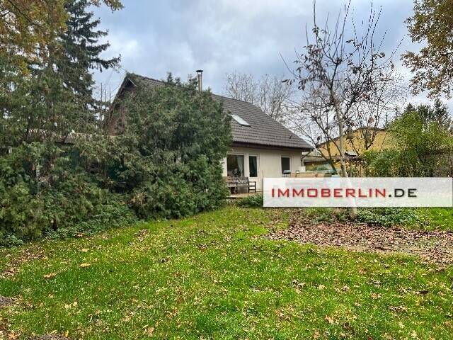 IMMOBERLIN.DE - Charmantes Einfamilienhaus + Nebengelasse auf sehr großem Anwesen – Löwenberger Land – Bild 1 von 9