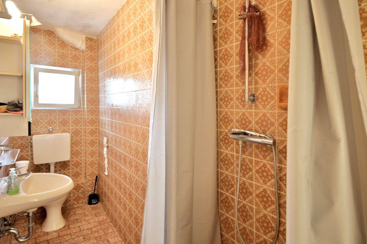 Reihenmittelhaus mit zwei Wohnungen und großzügigem Garten in guter Wohnlage – Karlsruhe – Vorschaubild 8