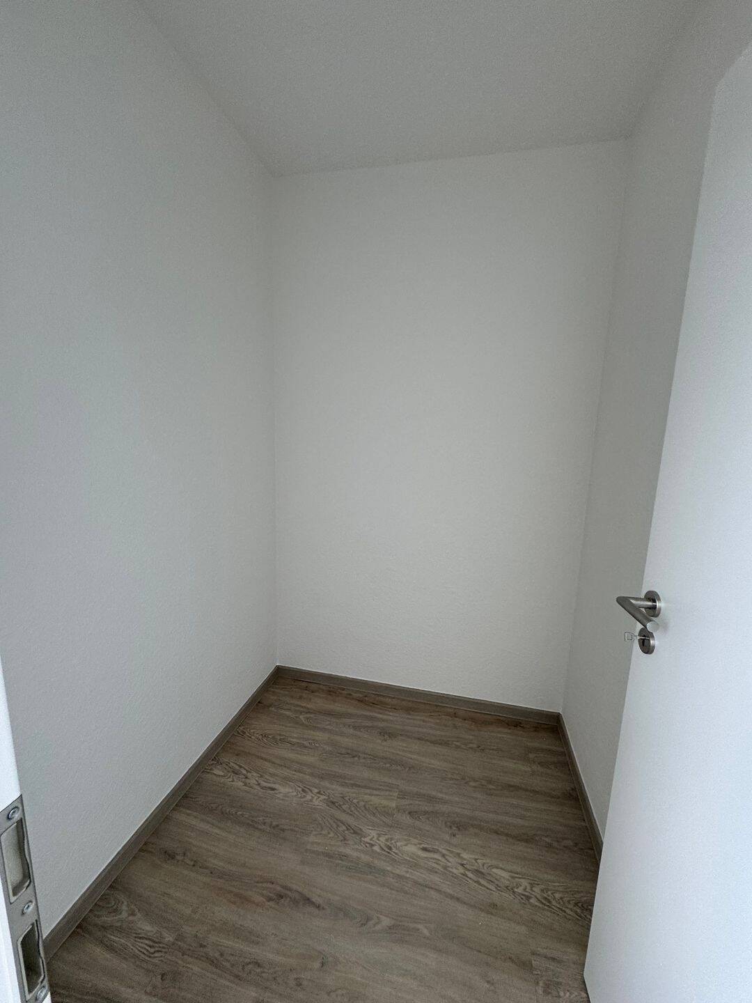 Frisch sanierte 4-Zimmer Wohnung mit Balkon – Braunschweig – Vorschaubild 4