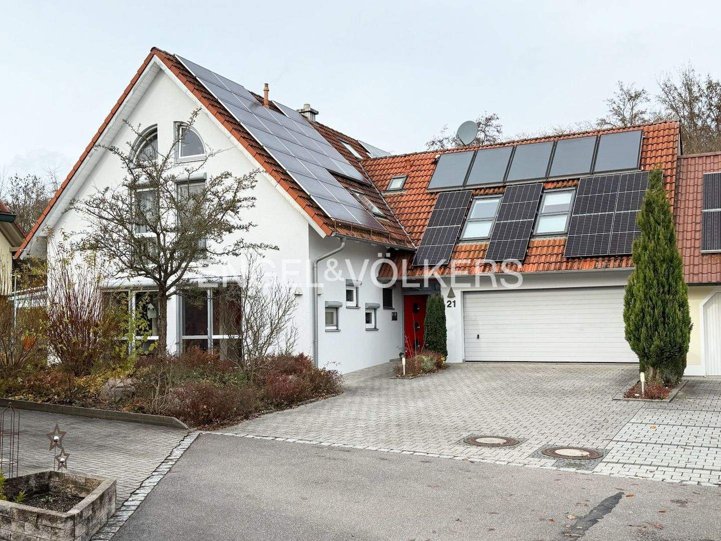 Modernes Einfamilienhaus mit hochwertiger Ausstattung – Langquaid – Bild 1 von 9