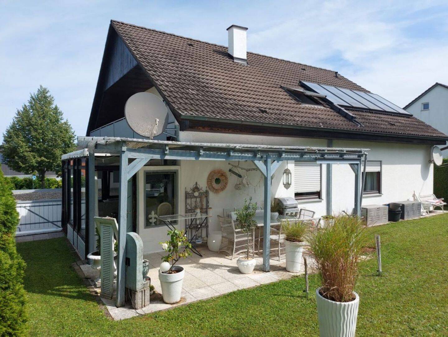 Schönes 2-Familienhaus - überdachte Terrasse - Garten - Wintergarten - Sauna - Doppelgarage – Erdmannhausen – Bild 1 von 9