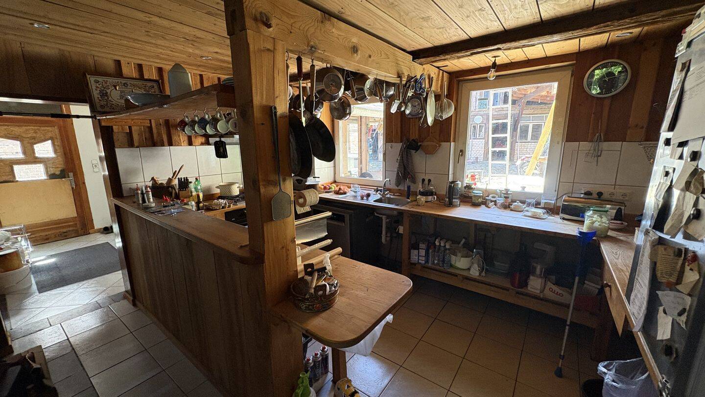 Ehemaliger Bauernhof mit großem Grundstück, Scheune, PV-Anlage und Waldflächen – Oberhain – Vorschaubild 3