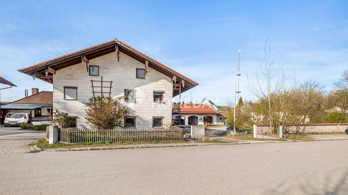 Charaktervolles EFH mit Doppelgarage - großzügiges Wohnen auf ca. 1.252m² Grundstück – Gangkofen – Bild 1 von 9