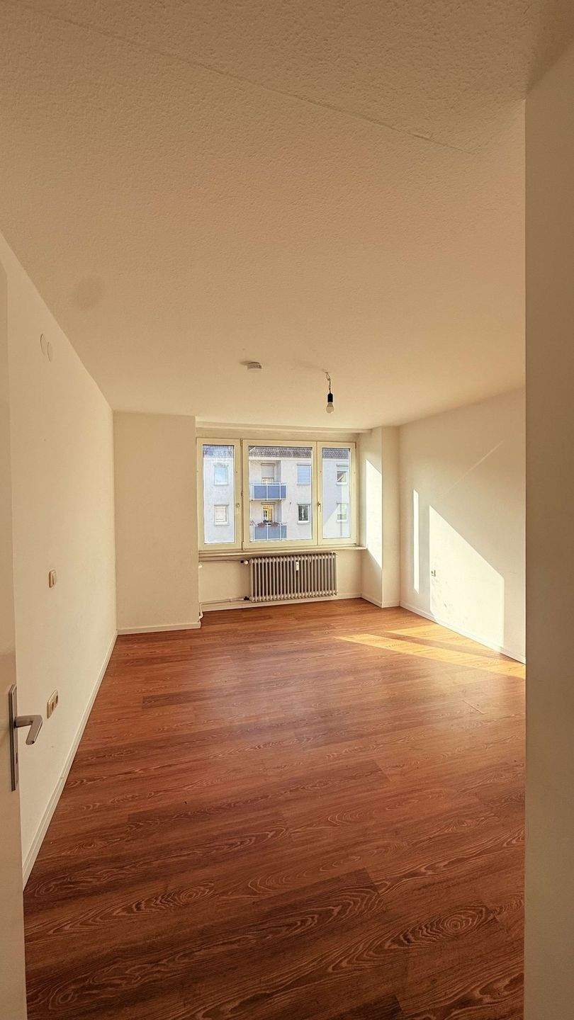 3-Zimmer-Wohnung mit Balkon in Top-Lage – Nürnberg – Vorschaubild 2