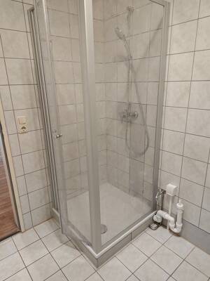 Frisch renovierte 65 m² Erdgeschosswohnung mit Terrasse, Tiefgarage & Keller in Langenbach – 85416 Langenbach – Vorschaubild 2